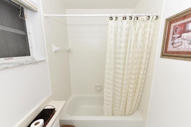 5570 Royal Lake Cir, Boynton Beach, FL 33437 - full bath featuring shower / bath combination with curtain and toilet
