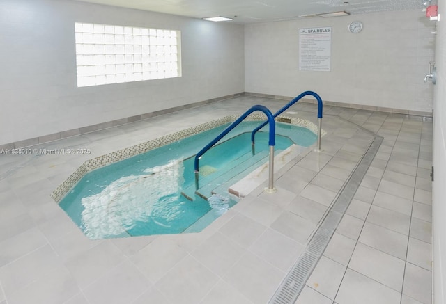 5570 Royal Lake Cir, Boynton Beach, FL 33437 - view of swimming pool featuring a pool and an in-ground hot tub