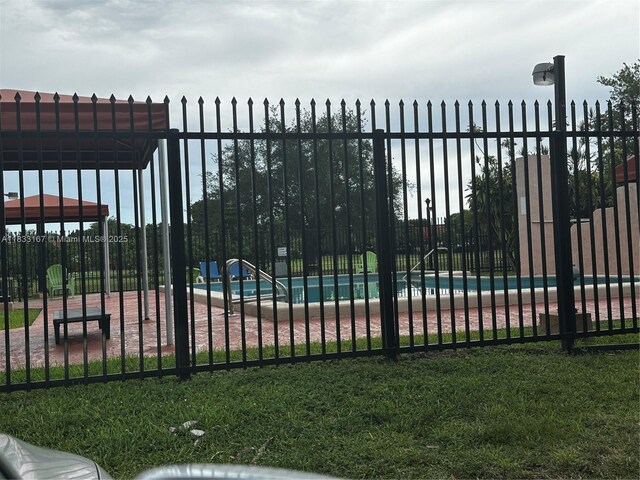 311 W Park Dr Unit 101-13, Miami, FL 33172 - view of gate