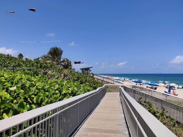 400 N Federal Hwy Unit 305S, Boynton Beach, FL 33435 - surrounding community with view of water and beach