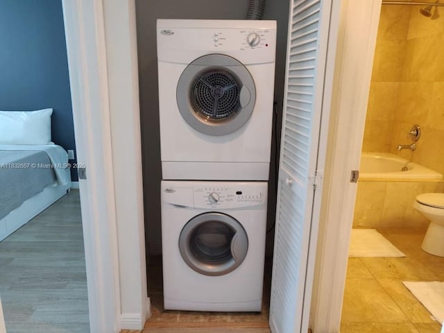 400 N Federal Hwy Unit 305S, Boynton Beach, FL 33435 - laundry area featuring stacked washer and clothes dryer