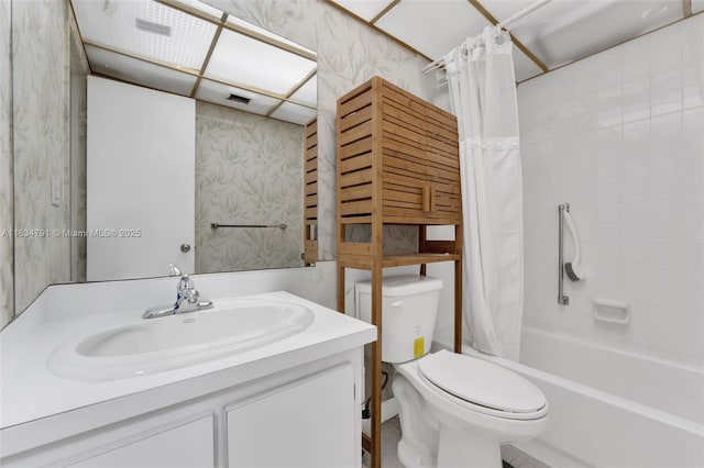 7450 NW 17th St Unit 207, Plantation, FL 33313 - full bathroom featuring vanity, shower / tub combo with curtain, and wallpapered walls