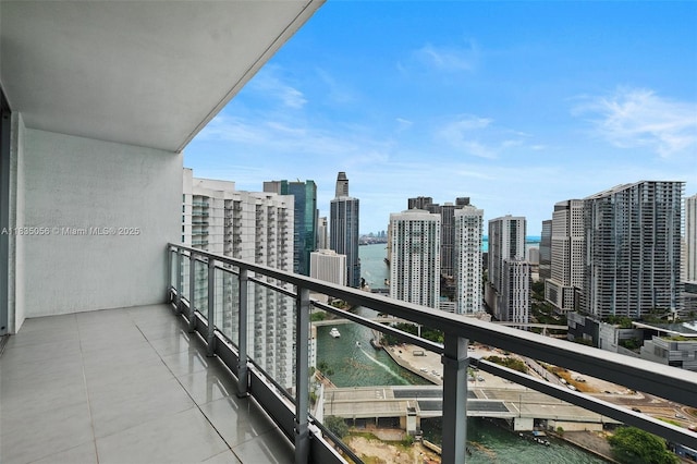 90 SW 3rd St Unit 3810, Miami, FL 33130 - balcony featuring a water view and a skyline view