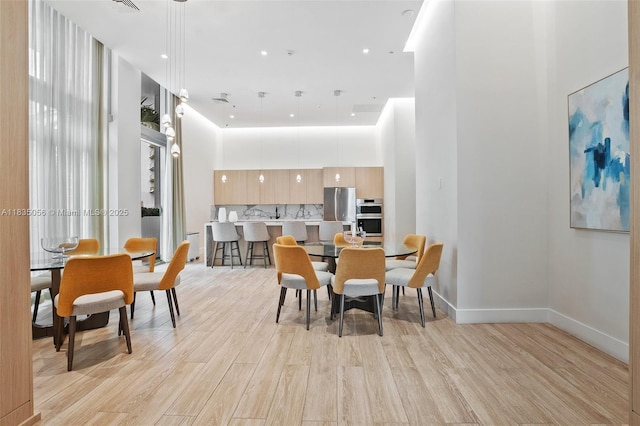 90 SW 3rd St Unit 3810, Miami, FL 33130 - dining space featuring light wood-style floors and a towering ceiling