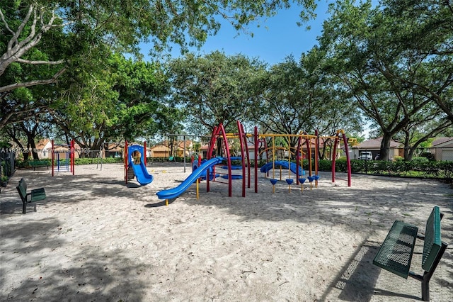1528 Veracruz Ln Unit 4-3, Weston, FL 33327 - view of communal playground