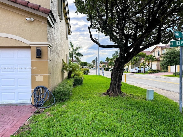 7427 NW 113th Path, Doral, FL 33178 - view of grassy yard featuring a residential view