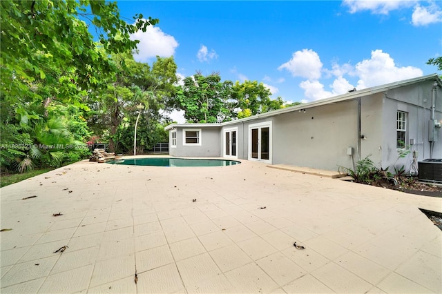 15831 Palmetto Club Dr, Miami, FL 33157 - swimming pool with a patio area