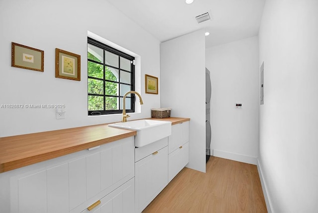 135 NE 87th St, El Portal, FL 33138 - bathroom featuring wood finished floors, vanity, and recessed lighting