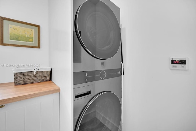 135 NE 87th St, El Portal, FL 33138 - washroom featuring stacked washing machine and dryer