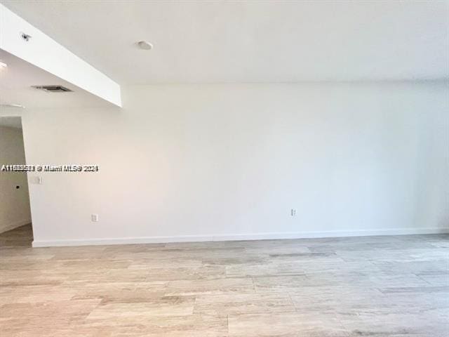 45 SW 9th St Unit 3009, Miami, FL 33130 - empty room featuring baseboards and light wood-type flooring