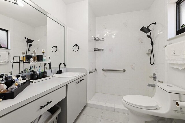 7029 W 29th Way, Hialeah, FL 33018 - full bath with a tile shower, vanity, and tile patterned flooring