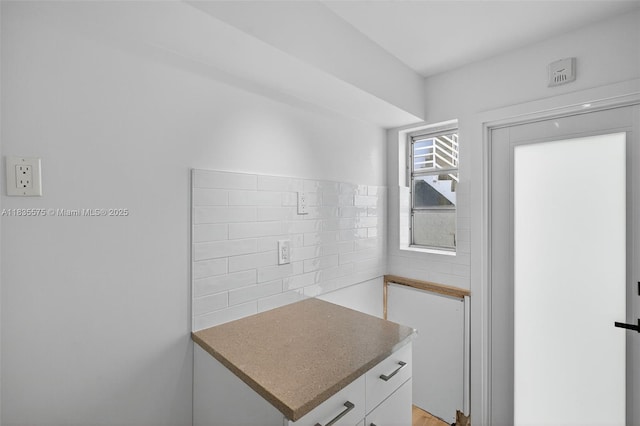 1334 Euclid Ave Unit 4, Miami Beach, FL 33139 - bathroom with tasteful backsplash