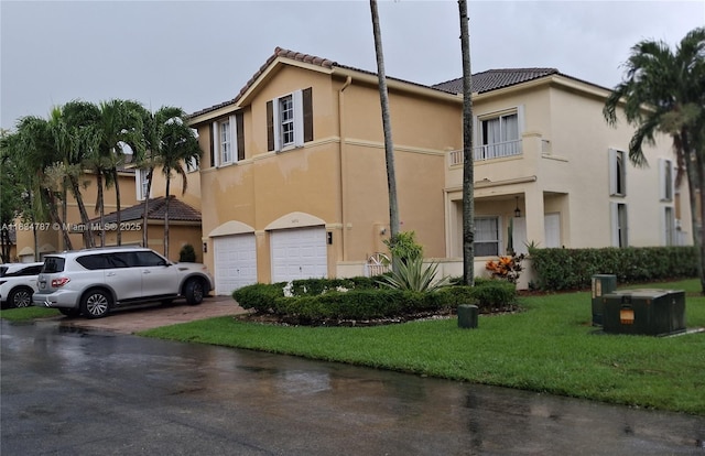 5490 NW 113th Ct, Doral, FL 33178 - townhome / multi-family property featuring a garage, driveway, stucco siding, and a front yard