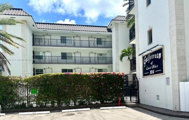 924 SE 2nd St Unit 9, Fort Lauderdale, FL 33301 - view of property with uncovered parking