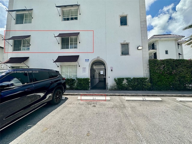 924 SE 2nd St Unit 9, Fort Lauderdale, FL 33301 - view of building exterior with uncovered parking
