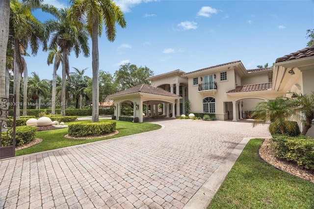 7245 SW 104th St, Pinecrest, FL 33156 - view of home's community featuring a gazebo, curved driveway, and a lawn