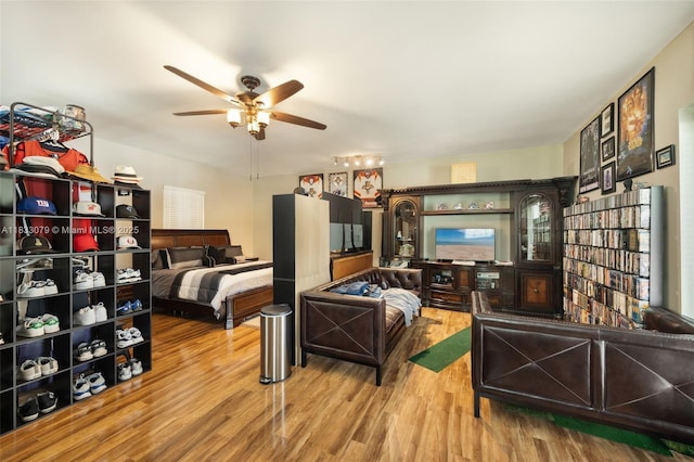 7245 SW 104th St, Pinecrest, FL 33156 - bedroom featuring wood finished floors