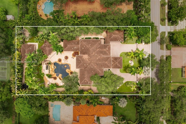 7245 SW 104th St, Pinecrest, FL 33156 - aerial view of property and surrounding area featuring a pool area and property parcel outlined