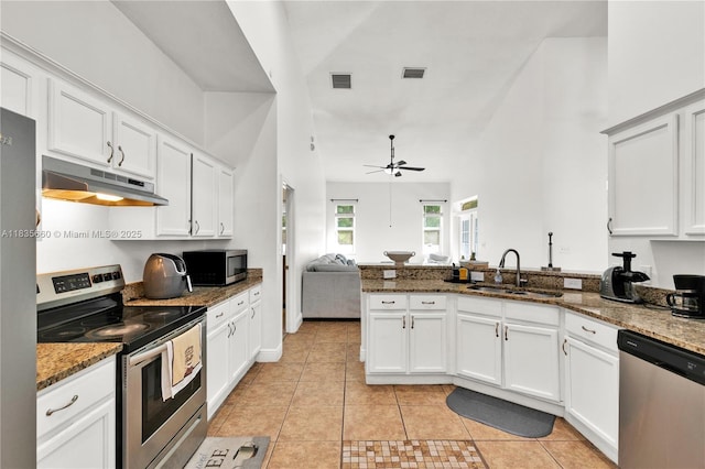 334 Colony St, Kissimmee, FL 34758 - kitchen featuring stainless steel appliances, under cabinet range hood, a ceiling fan, a peninsula, and white cabinetry
