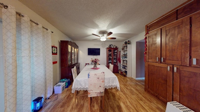 15 Laredo Pl Unit 2-7, Davie, FL 33324 - dining space featuring light wood-style flooring, a textured ceiling, and a ceiling fan