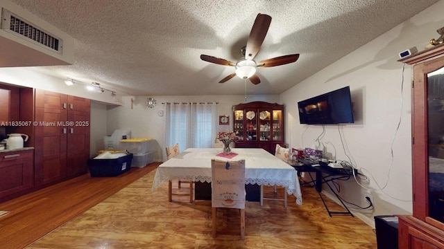 15 Laredo Pl Unit 2-7, Davie, FL 33324 - dining space featuring light wood finished floors, ceiling fan, and a textured ceiling