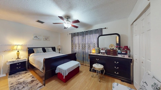 15 Laredo Pl Unit 2-7, Davie, FL 33324 - bedroom featuring light wood-style floors, a textured ceiling, and a ceiling fan
