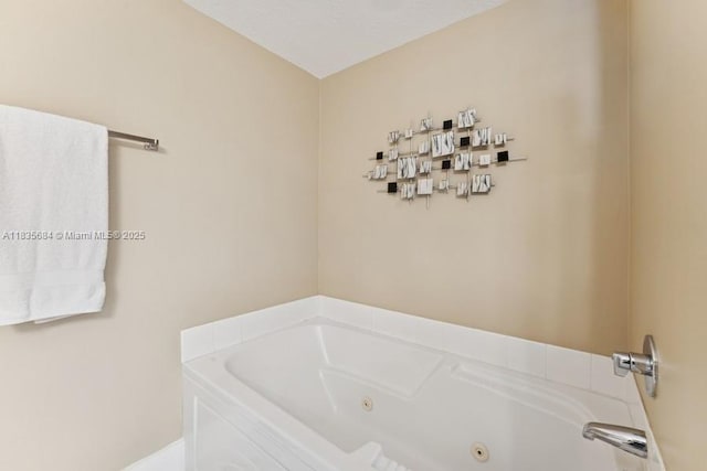 18100 N Bay Rd Unit 1108, Sunny Isles Beach, FL 33160 - full bath featuring a whirlpool tub