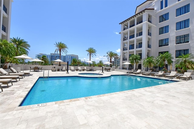 200 E Palmetto Park Rd Unit 714, Boca Raton, FL 33432 - community pool with a hot tub and a patio
