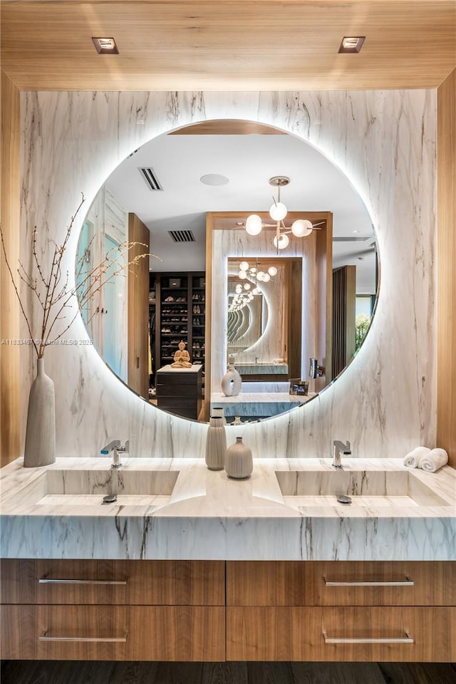 3910 Battersea Rd, Miami, FL 33133 - full bath featuring double vanity