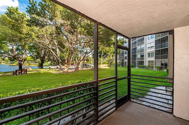 901 Colony Point Cir Unit 107, Pembroke Pines, FL 33026 - unfurnished sunroom with a water view