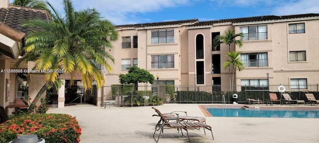 2846 S University Dr Unit 4308, Davie, FL 33328 - community pool with a patio