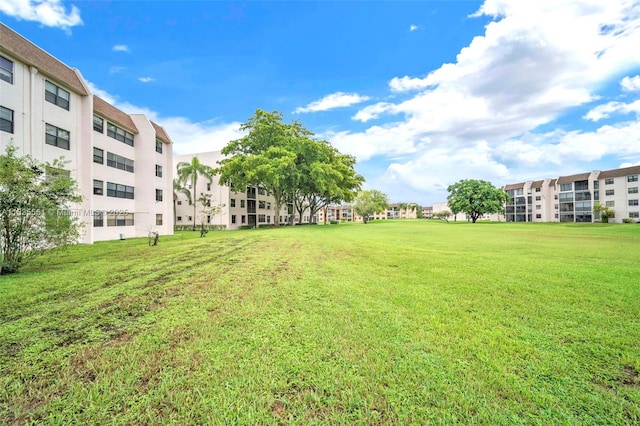 10400 NW 30th Ct Unit 305, Sunrise, FL 33322 - surrounding community with a yard