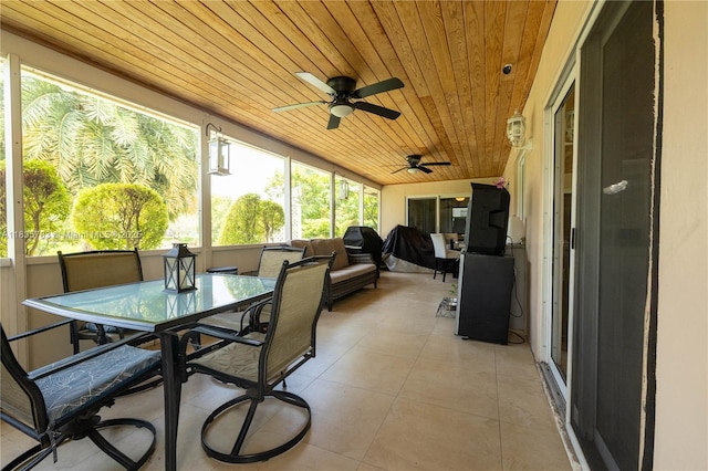 4811 NW 58th St, Tamarac, FL 33319 - sunroom featuring outdoor dining space and ceiling fan