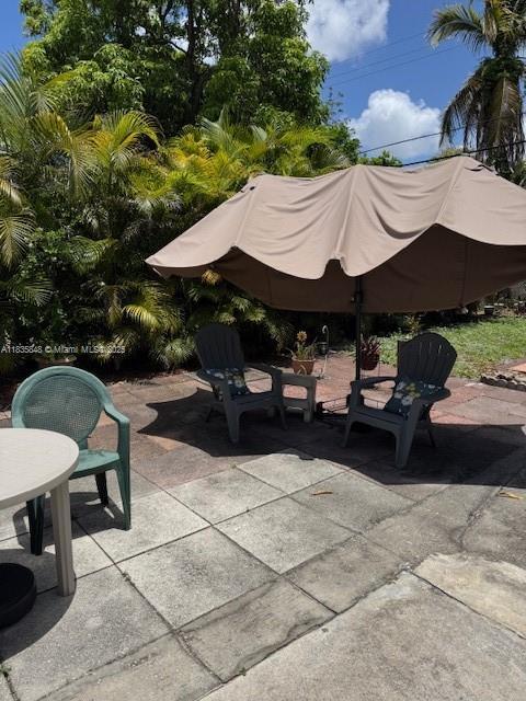 6424 SW 20th St, Miramar, FL 33023 - view of patio / terrace