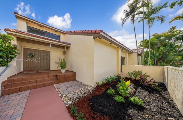 6637 NW 181st Ln, Hialeah, FL 33015 - entrance to property featuring stucco siding and a tiled roof