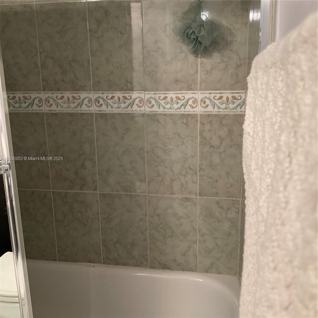 9201 Sunrise Lakes Blvd Unit 205, Sunrise, FL 33322 - full bath featuring tub / shower combination