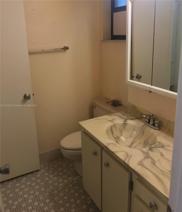 1101 Colony Point Cir Unit 206, Pembroke Pines, FL 33026 - half bathroom featuring vanity and toilet