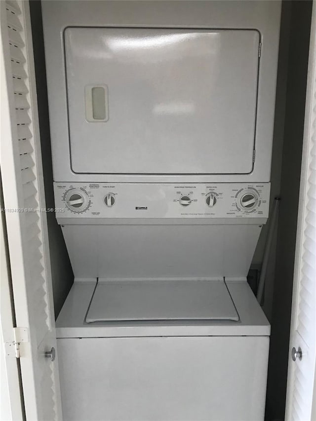 1101 Colony Point Cir Unit 206, Pembroke Pines, FL 33026 - laundry room featuring estacked washer and dryer