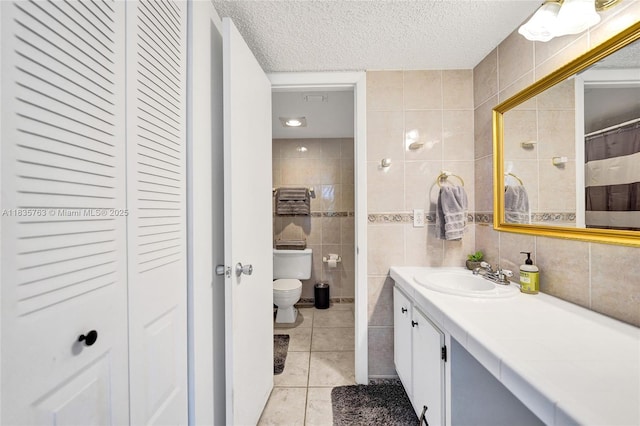 1911 Sabal Palm Dr Unit 304, Davie, FL 33324 - full bath featuring a closet, tile walls, vanity, tile patterned floors, and a textured ceiling