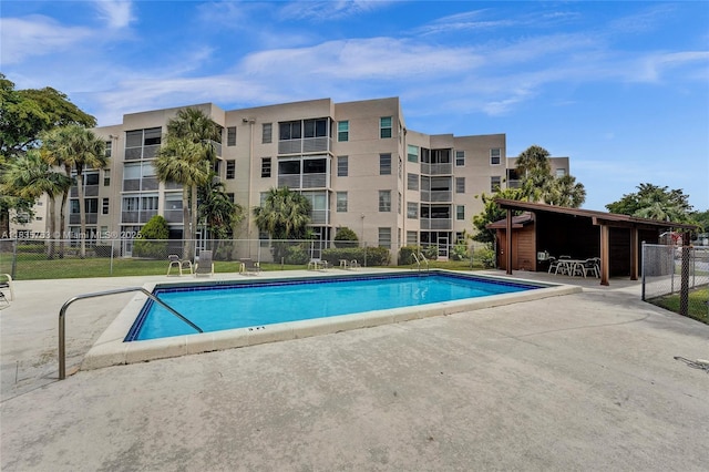1911 Sabal Palm Dr Unit 304, Davie, FL 33324 - community pool with a patio area