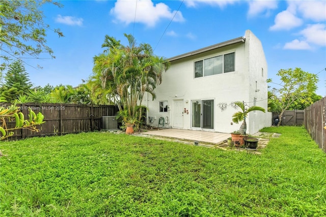 11245 SW 65th St, Miami, FL 33173 - back of property with stucco siding and a fenced backyard