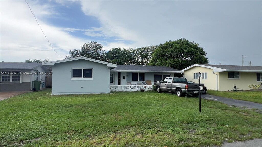8860 NW 10th St, Pembroke Pines, FL 33024 - ranch-style house featuring a porch, a front yard, driveway, and stucco siding
