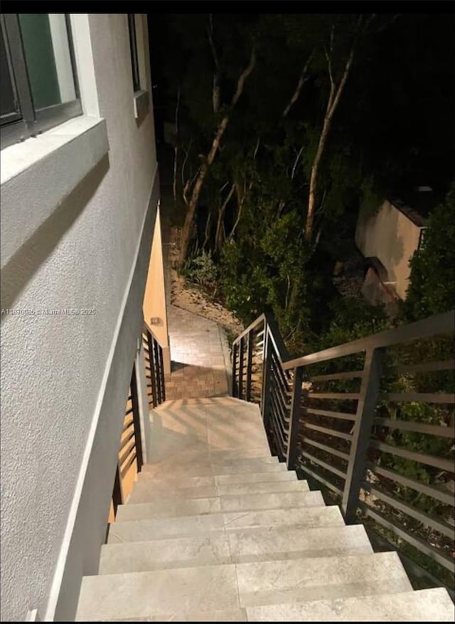 12 Coral Dr, Key Largo, FL 33037 - view of stairway