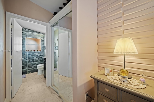 17476 SW 20th St, Miramar, FL 33029 - bathroom with vaulted ceiling and tile walls