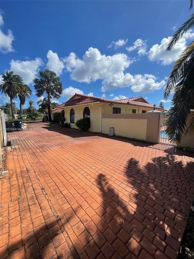 5550 SW 87th Ave, Miami, FL 33165 - view of front of house with stucco siding and a tiled roof