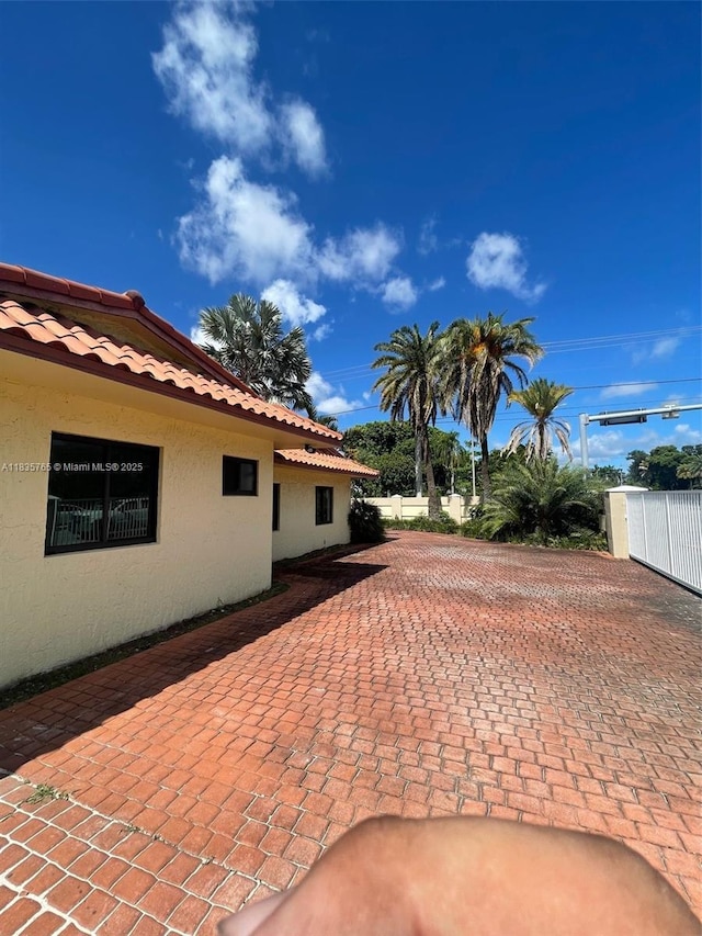 5550 SW 87th Ave, Miami, FL 33165 - view of patio / terrace