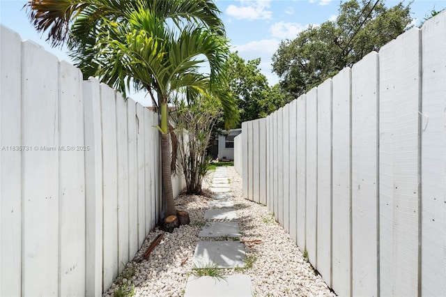 2946 SW 26th St, Miami, FL 33133 - view of yard