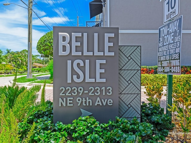 2249 NE 9th Ave, Wilton Manors, FL 33305 - exterior view of stucco siding