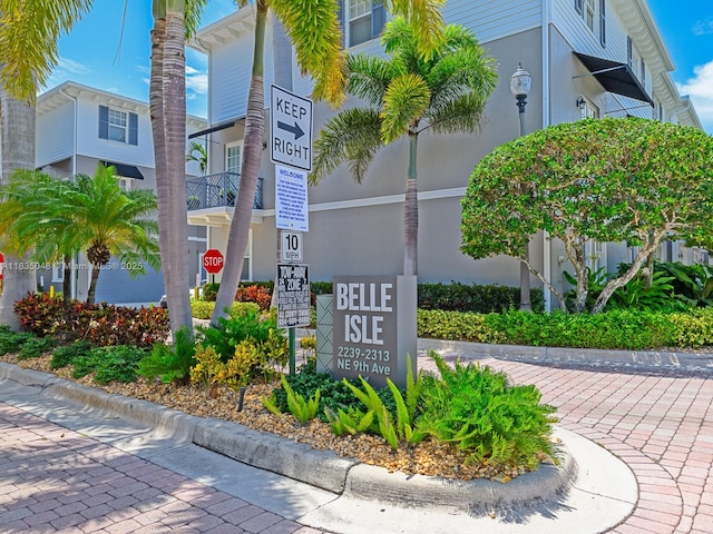 2249 NE 9th Ave, Wilton Manors, FL 33305 - view of community / neighborhood sign