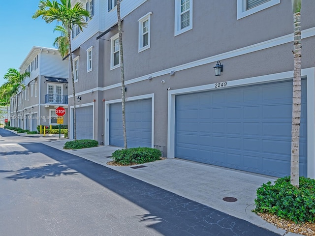 2249 NE 9th Ave, Wilton Manors, FL 33305 - garage featuring driveway